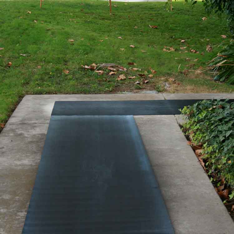 Fine_Rib_Action4_Large Corrugated fine rib spread on pavement