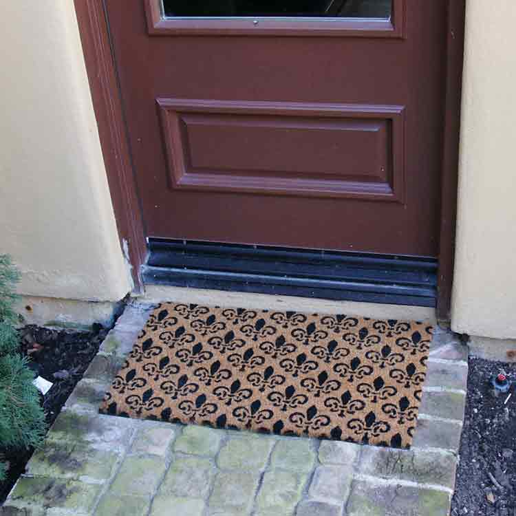St.-Germaine-Fleur_Action_01_Large St. Germaine Fleur de Lis Doormat in front of door