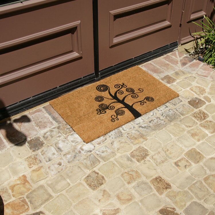 deciduous_tree_action2_Large Deciduous Tree design on a brown mat