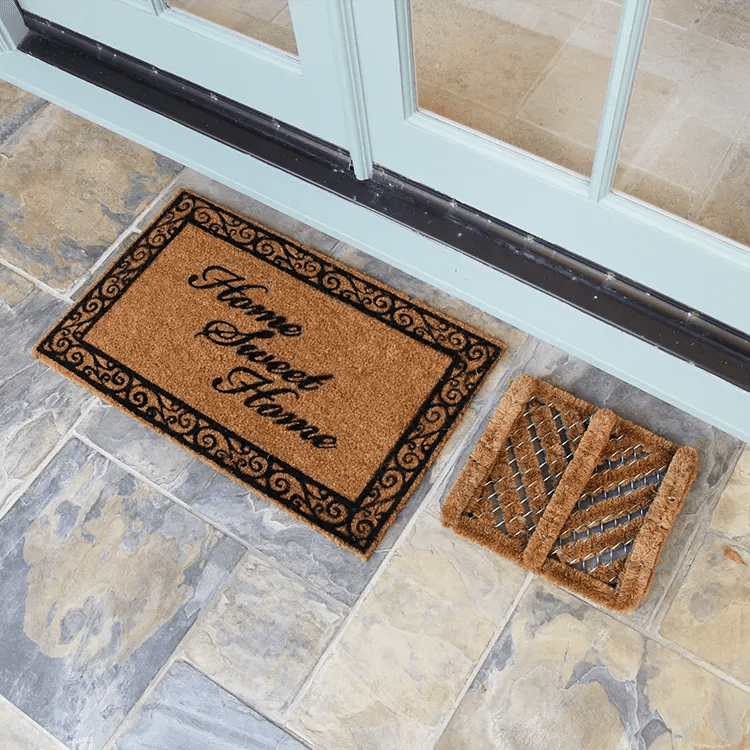home-sweet-home-with-bootscraper-02-action_Large Home Sweet Home mat written as design with brown inside like a portrait