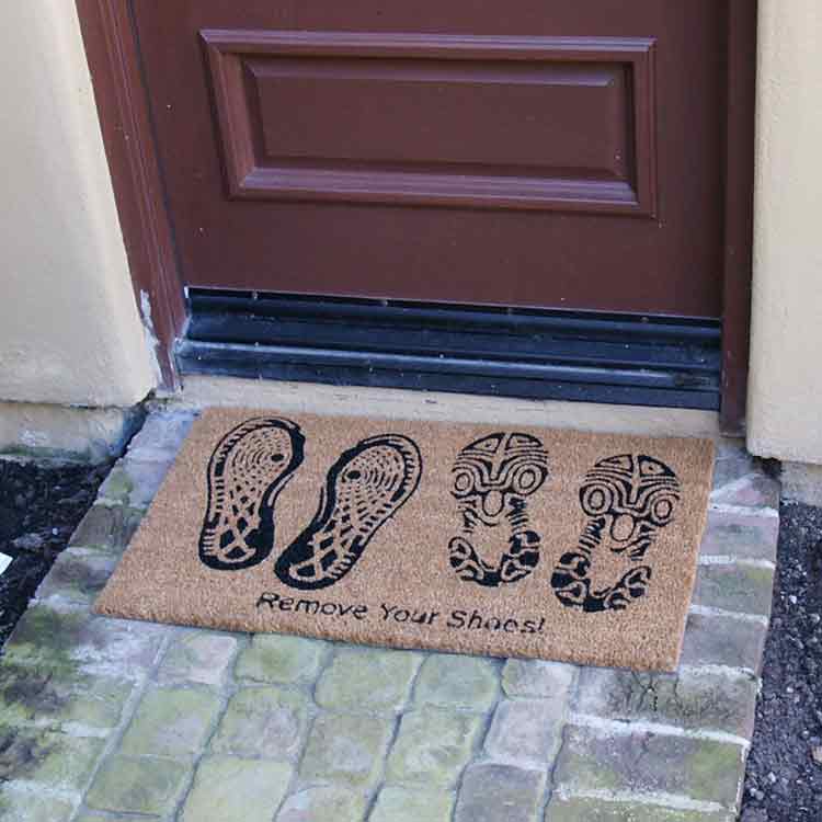 Shoes_Action_02_Large The doormat with request to remove your shoes with pictures of shoes