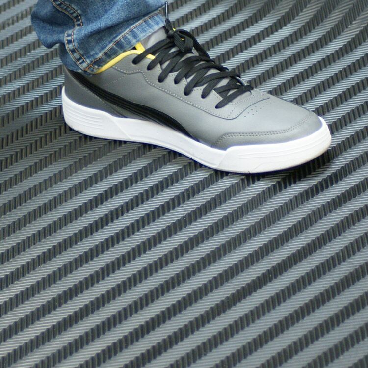 Fishbone black Action 01 B 750x750 1 Fishbone black Action 01 B 750x750 1